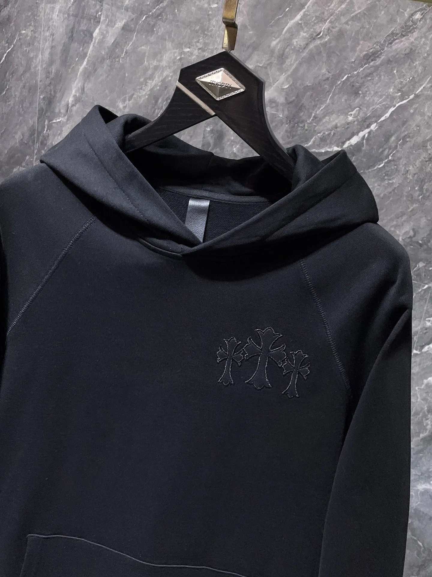 P260 Chrome Hearts Classic Dark Series Crow Cross Embroidery Patch Leather Hooded Sweatshirt Improved customized version of 1:1 high-weight high-quality fabric Recommended Color: Gray Black Size: S, M, L, XL